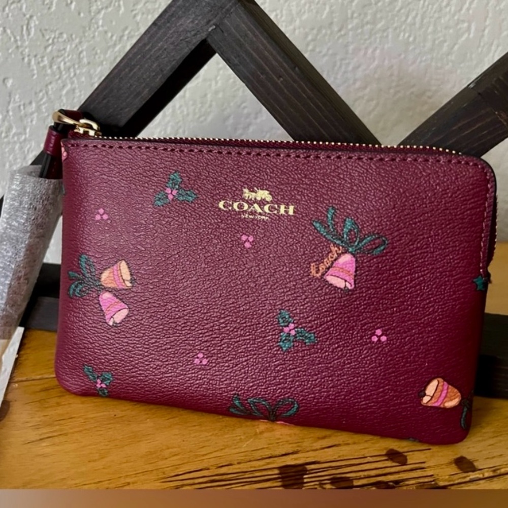 NWT Coach Wristlet Holiday Berries - Picture 2 of 16